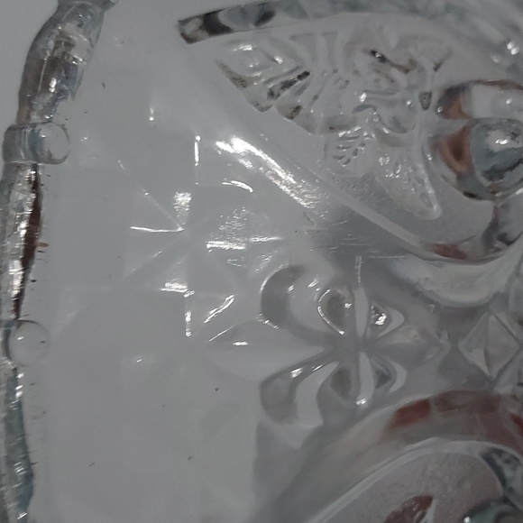 Clear Heart&Fleur-de-lis design Glass Candy Dish with Lid 6 7/8 in.W - Picture 7 of 8